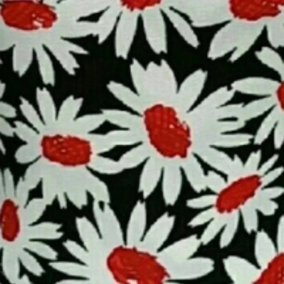 OFF SHOULDER FLORAL CROP TOP - Picture 2 of 2